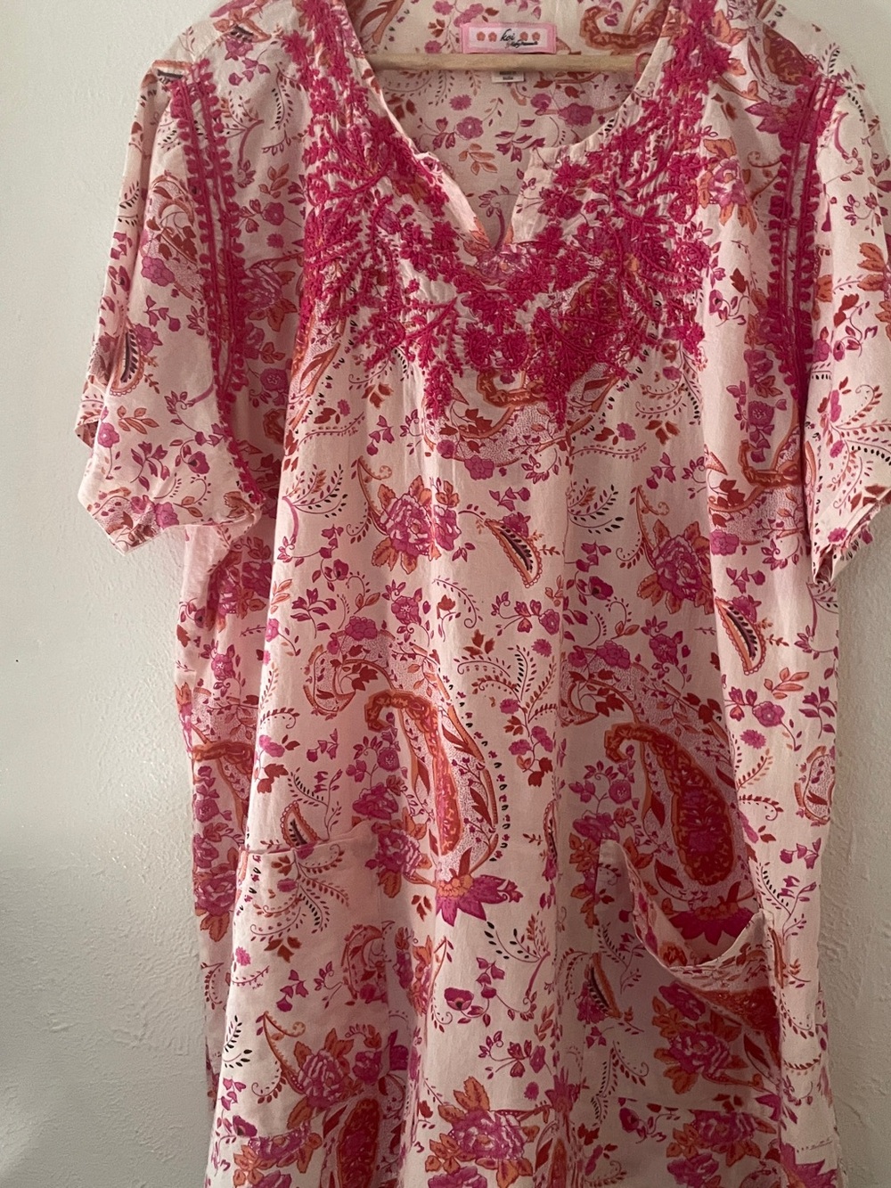 Koi Kathy Peterson 3X Embroidered Paisley Floral Scrub Top Pink Magenta Cotton